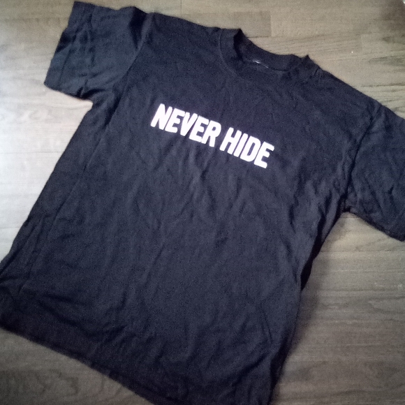 Black and White Ray Ban Tee Shirt "Never Hide" - Picture 5 of 8